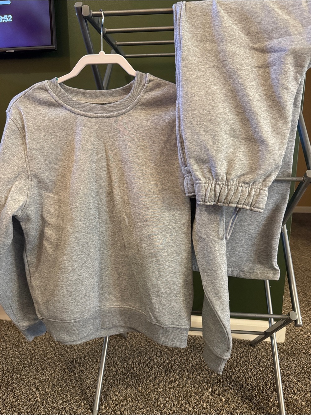 a:glow Women’s Gray Sweatshirt & Joggers Set